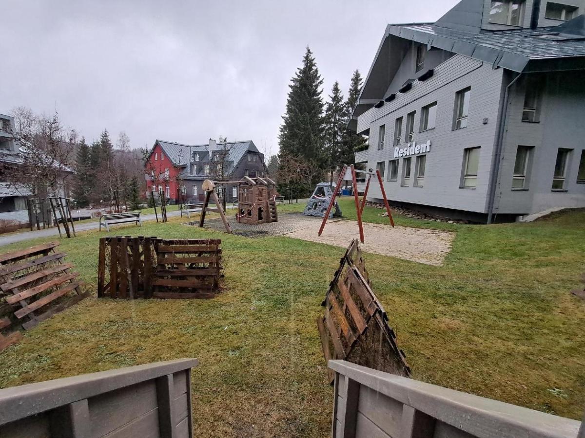 Resident Harrachov Family Apartment Bagian luar foto
