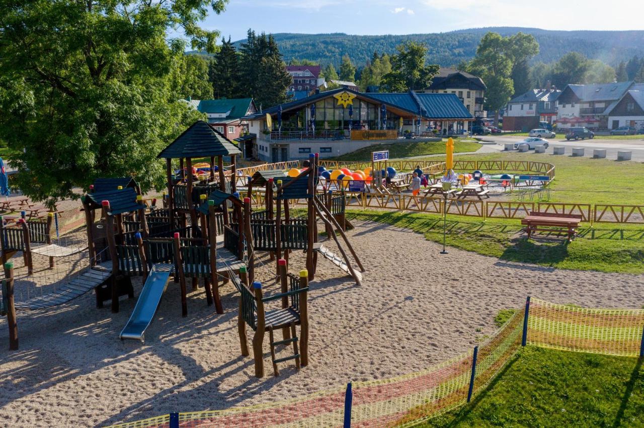 Resident Harrachov Family Apartment Bagian luar foto