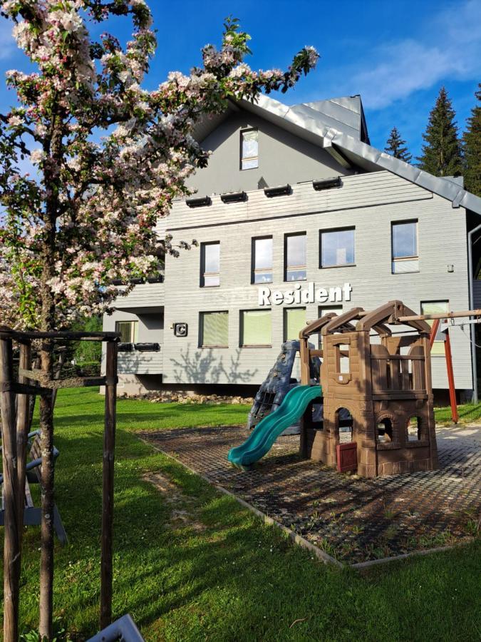 Resident Harrachov Family Apartment Bagian luar foto
